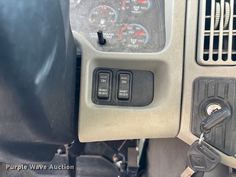 image for item EN8428 2010 International DuraStar 4300 flatbed truck