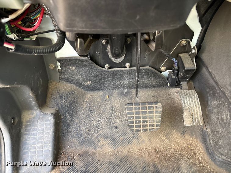 image for item EN8428 2010 International DuraStar 4300 flatbed truck