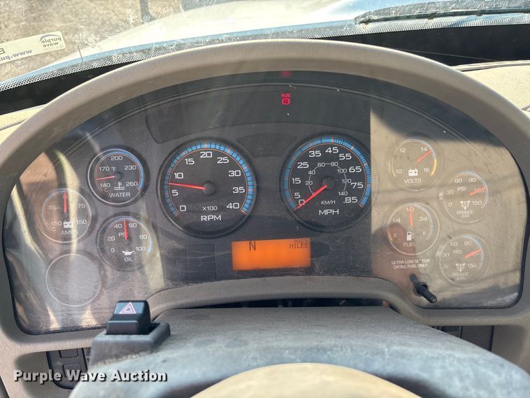 image for item EN8428 2010 International DuraStar 4300 flatbed truck