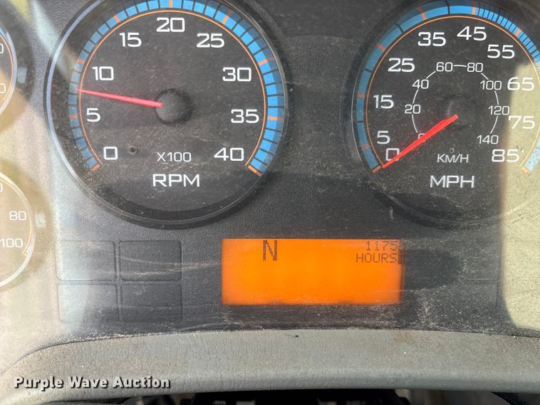 image for item EN8428 2010 International DuraStar 4300 flatbed truck