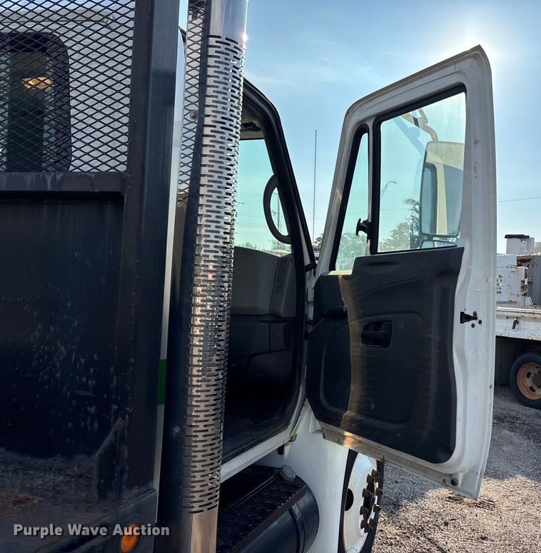 image for item EN8428 2010 International DuraStar 4300 flatbed truck