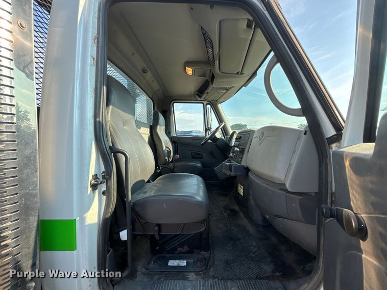 image for item EN8428 2010 International DuraStar 4300 flatbed truck