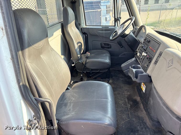 image for item EN8428 2010 International DuraStar 4300 flatbed truck