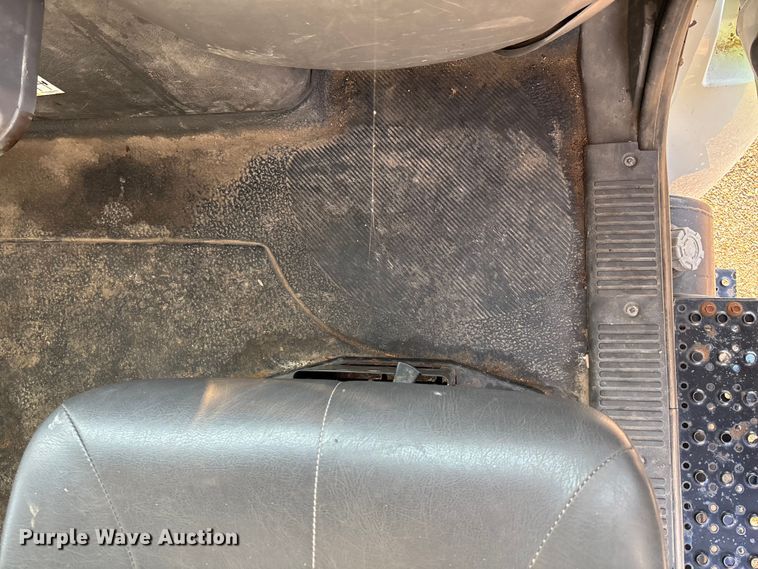 image for item EN8428 2010 International DuraStar 4300 flatbed truck