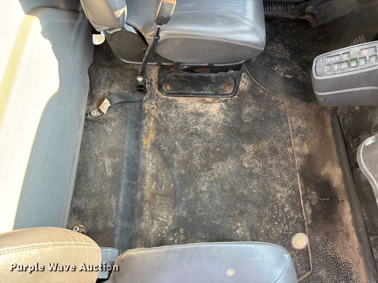 image for item EN8428 2010 International DuraStar 4300 flatbed truck