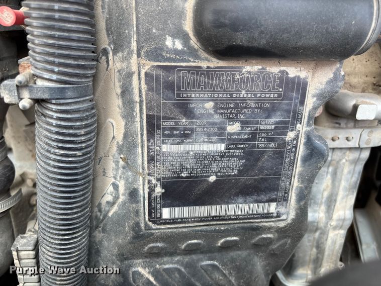 image for item EN8428 2010 International DuraStar 4300 flatbed truck