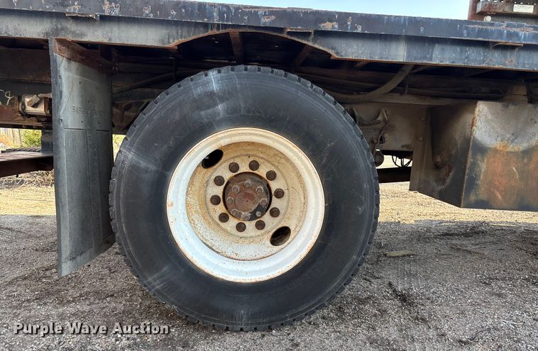 image for item EN8428 2010 International DuraStar 4300 flatbed truck