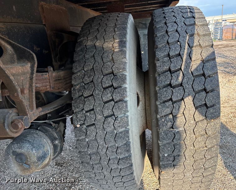 image for item EN8428 2010 International DuraStar 4300 flatbed truck