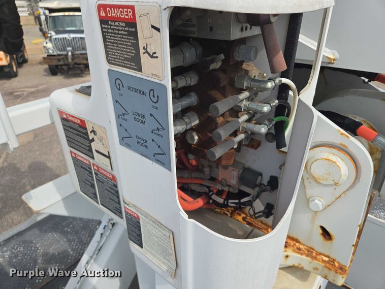 image for item EN8429 2012 Freightliner Business Class M2 bucket truck