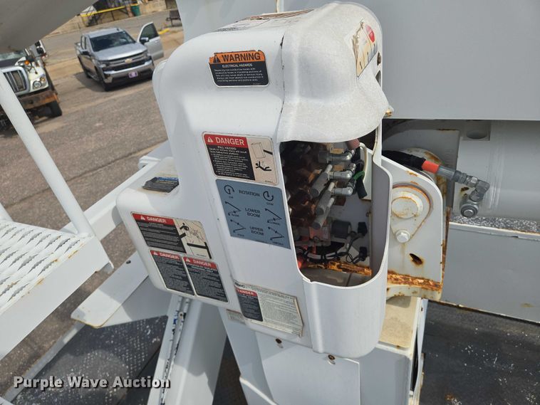 image for item EN8429 2012 Freightliner Business Class M2 bucket truck