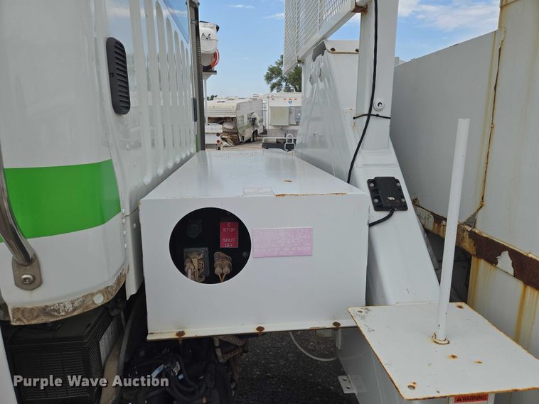 image for item EN8429 2012 Freightliner Business Class M2 bucket truck