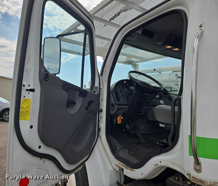 image for item EN8429 2012 Freightliner Business Class M2 bucket truck