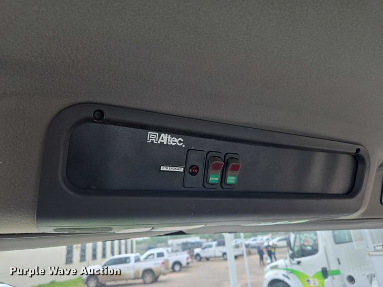 image for item EN8429 2012 Freightliner Business Class M2 bucket truck