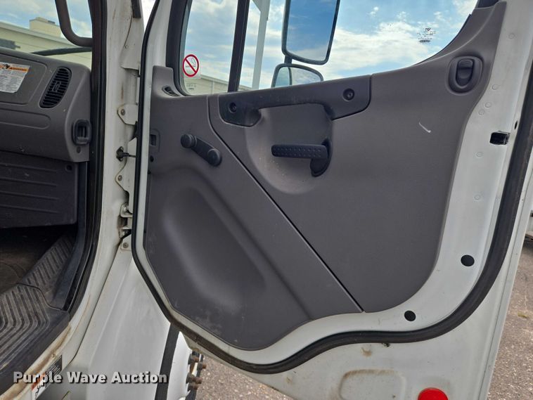 image for item EN8429 2012 Freightliner Business Class M2 bucket truck