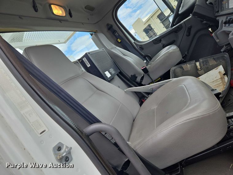 image for item EN8429 2012 Freightliner Business Class M2 bucket truck