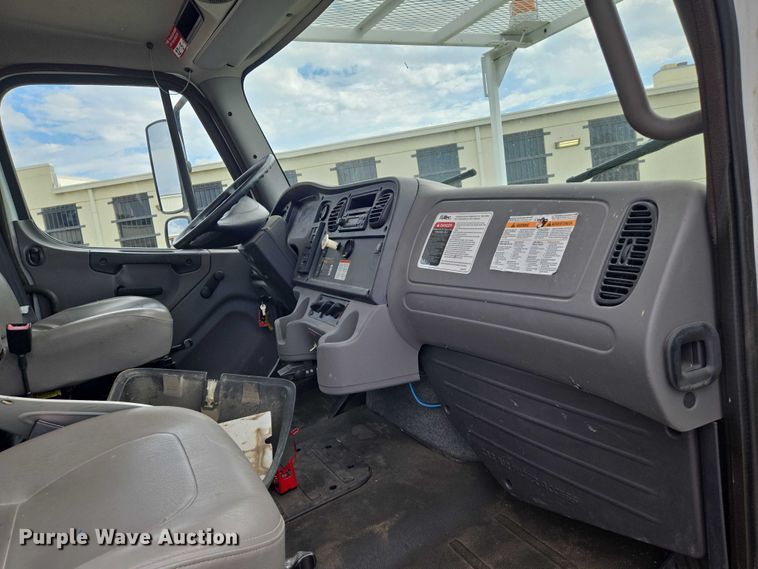 image for item EN8429 2012 Freightliner Business Class M2 bucket truck