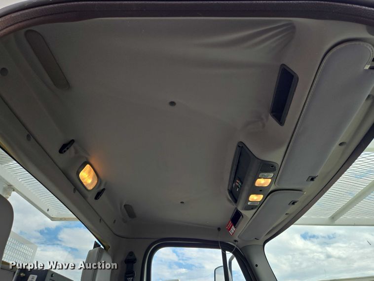 image for item EN8429 2012 Freightliner Business Class M2 bucket truck