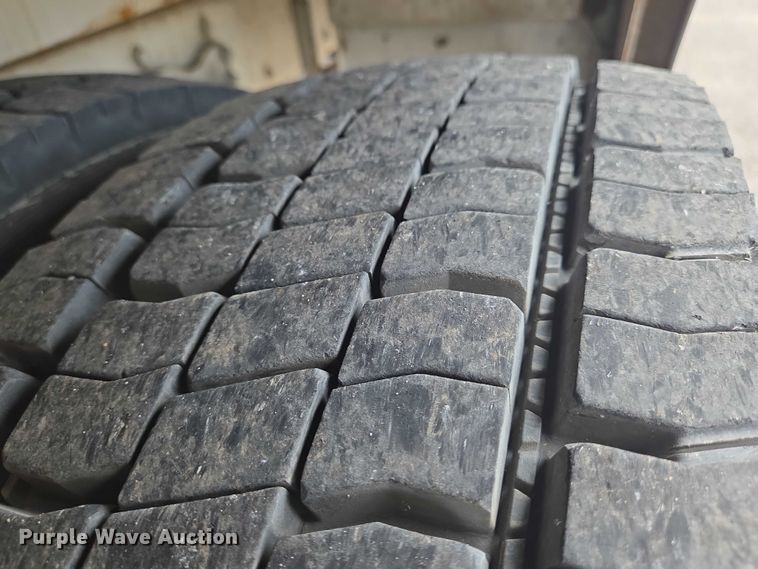 image for item EN8429 2012 Freightliner Business Class M2 bucket truck