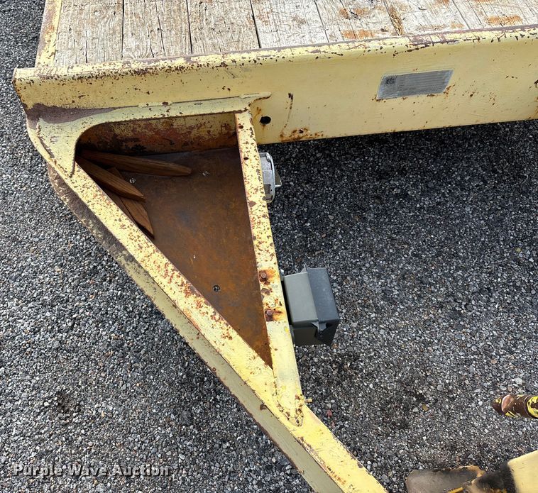 image for item EN8430 2004 Trailer King tilt deck equipment trailer