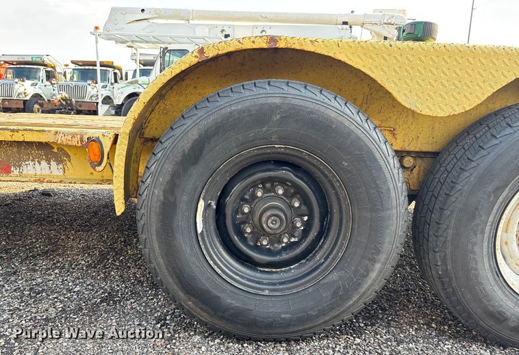 image for item EN8430 2004 Trailer King tilt deck equipment trailer