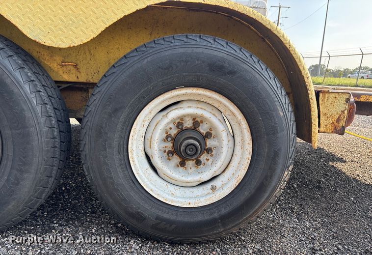 image for item EN8430 2004 Trailer King tilt deck equipment trailer