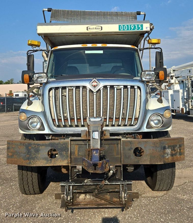 image for item EN8431 2009 International 7500 dump truck