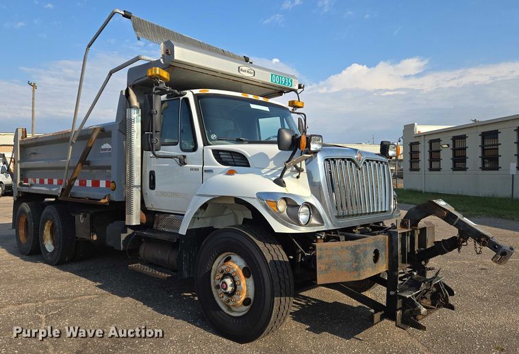 image for item EN8431 2009 International 7500 dump truck