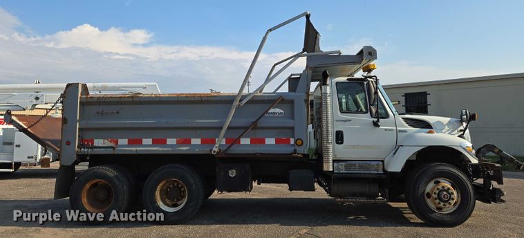 image for item EN8431 2009 International 7500 dump truck