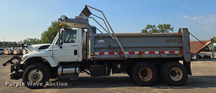 image for item EN8431 2009 International 7500 dump truck