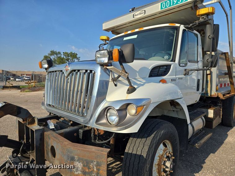 image for item EN8431 2009 International 7500 dump truck