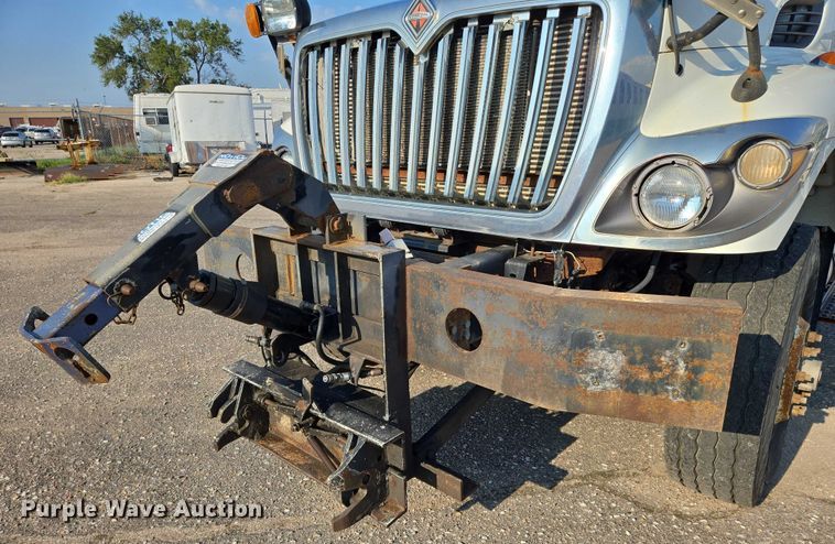 image for item EN8431 2009 International 7500 dump truck