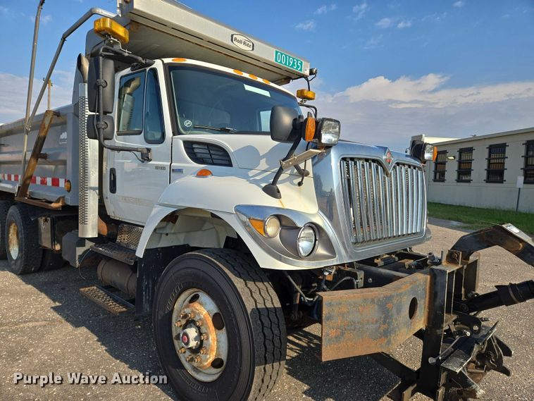 image for item EN8431 2009 International 7500 dump truck