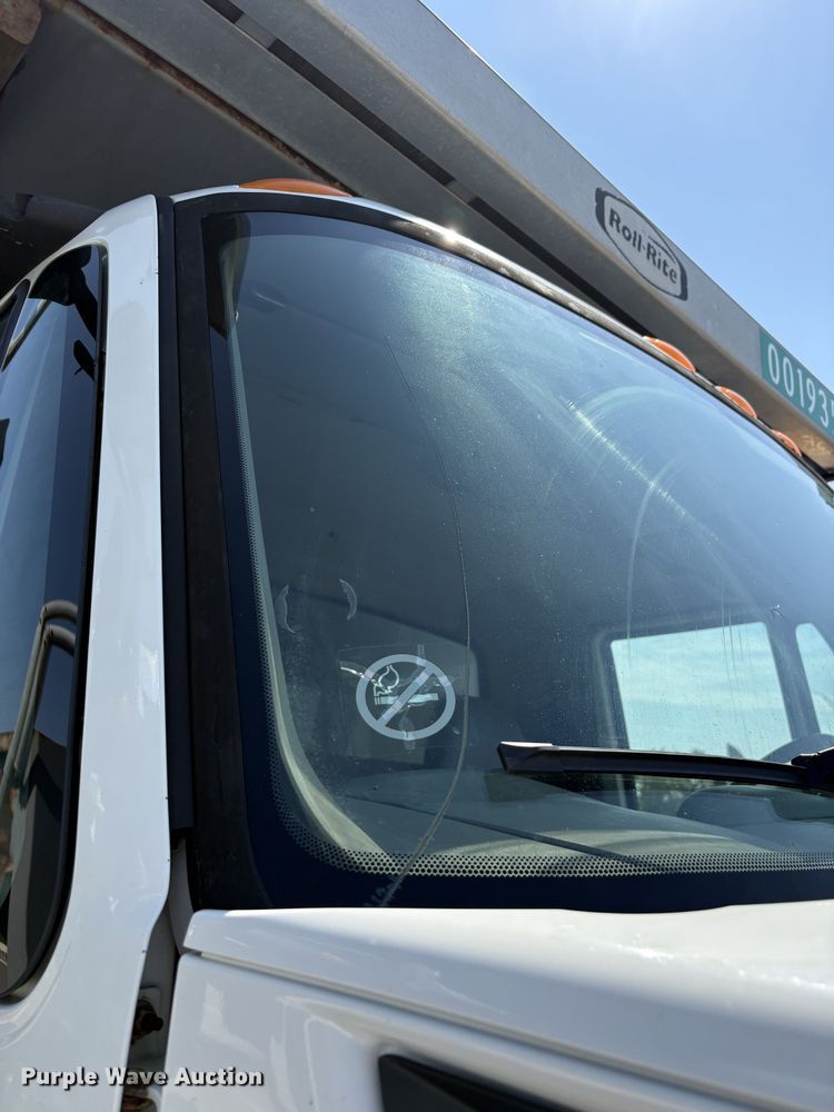 image for item EN8431 2009 International 7500 dump truck