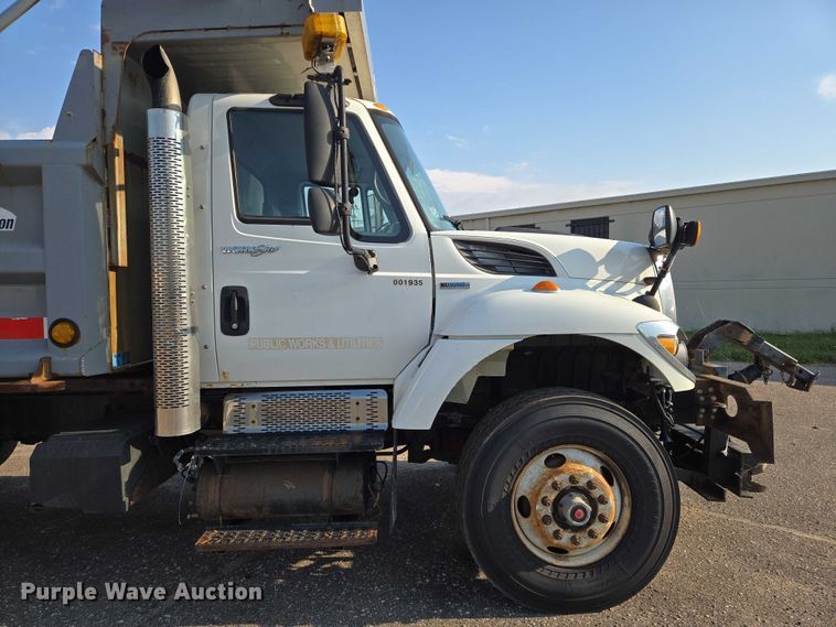 image for item EN8431 2009 International 7500 dump truck