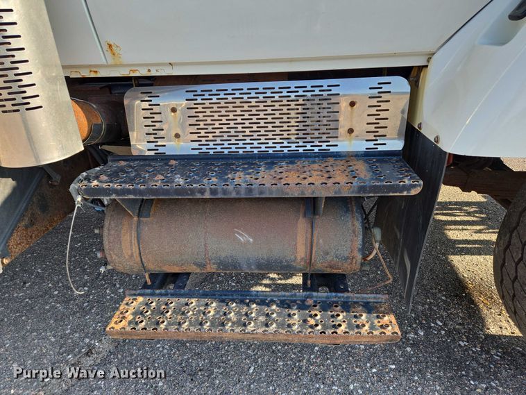 image for item EN8431 2009 International 7500 dump truck