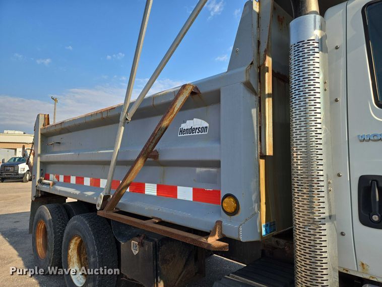 image for item EN8431 2009 International 7500 dump truck