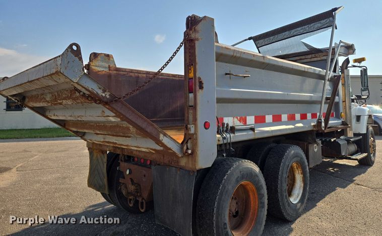 image for item EN8431 2009 International 7500 dump truck