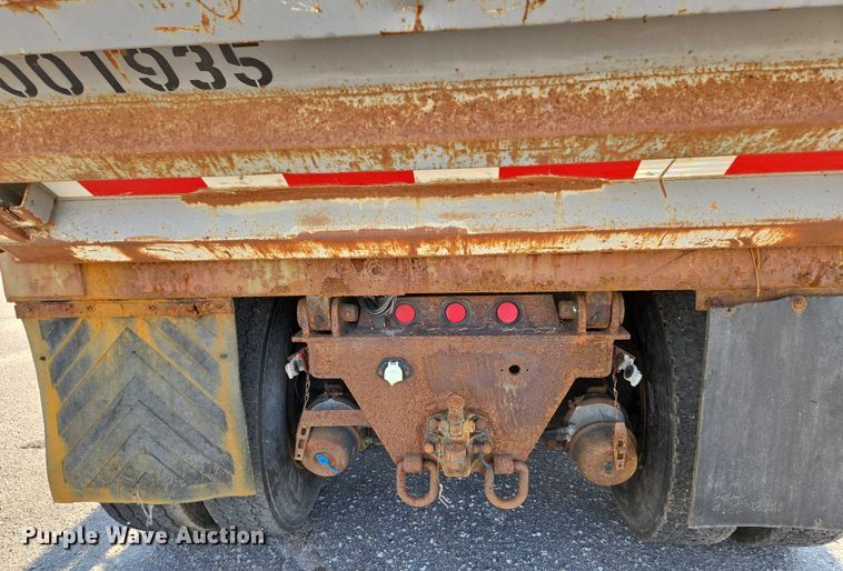 image for item EN8431 2009 International 7500 dump truck