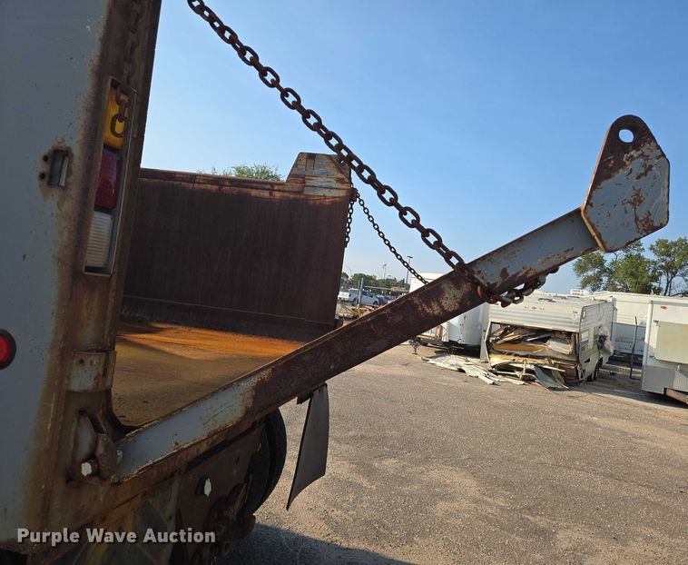 image for item EN8431 2009 International 7500 dump truck