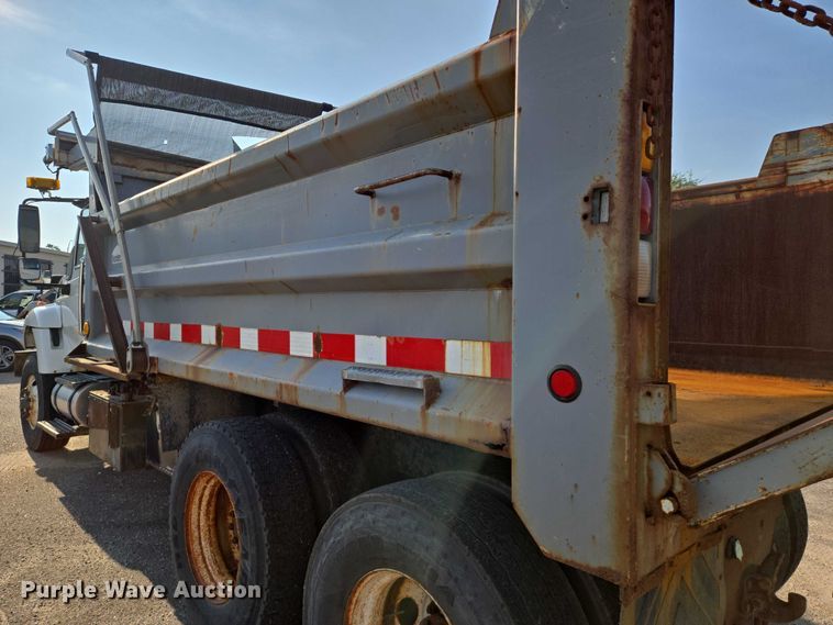 image for item EN8431 2009 International 7500 dump truck