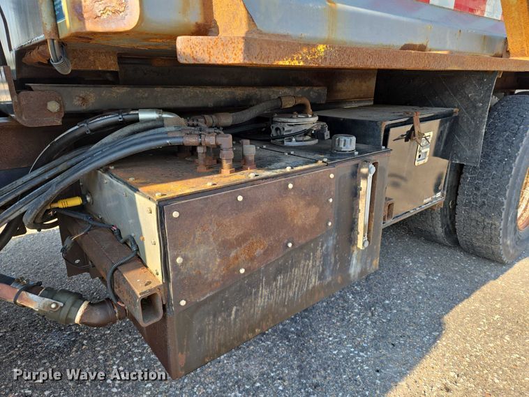 image for item EN8431 2009 International 7500 dump truck