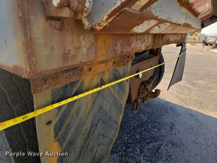 image for item EN8431 2009 International 7500 dump truck