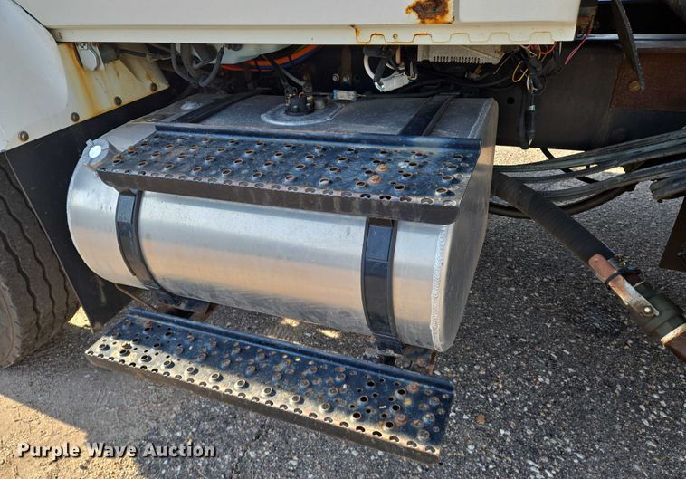 image for item EN8431 2009 International 7500 dump truck