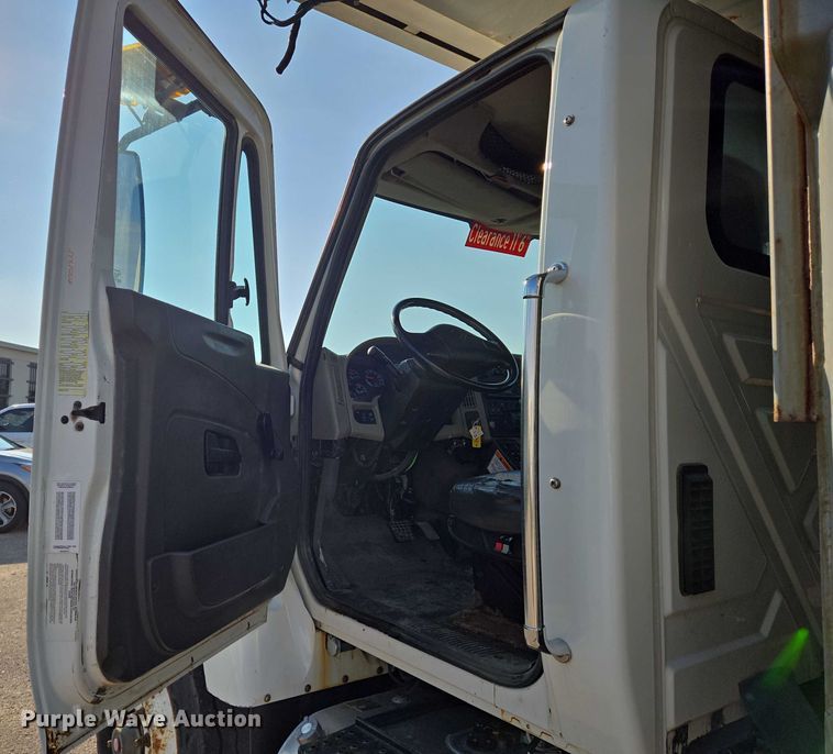 image for item EN8431 2009 International 7500 dump truck