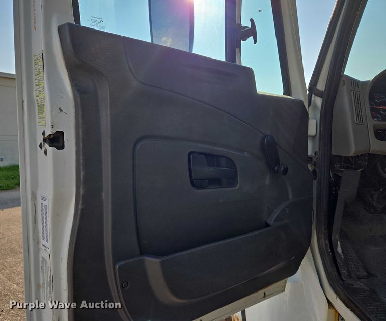 image for item EN8431 2009 International 7500 dump truck