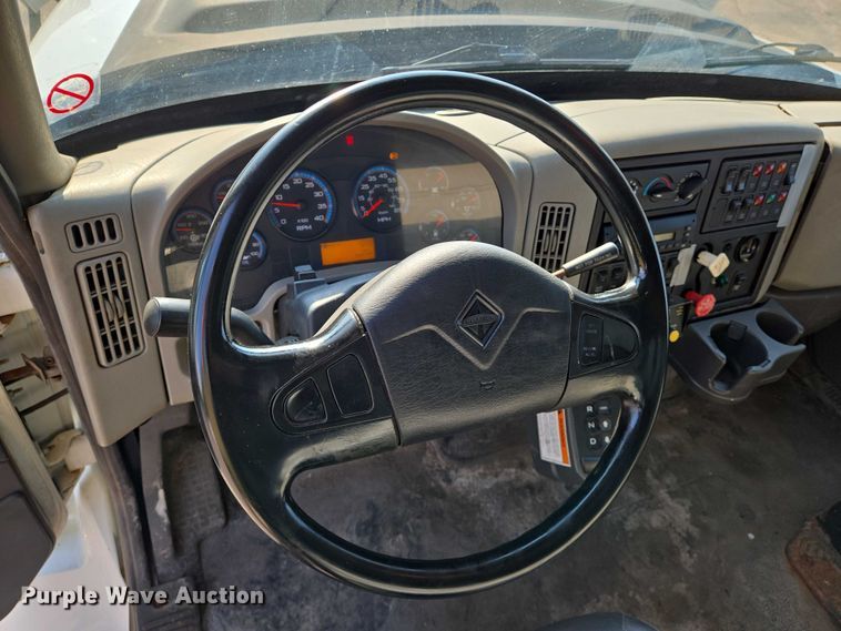 image for item EN8431 2009 International 7500 dump truck