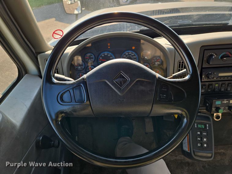 image for item EN8431 2009 International 7500 dump truck