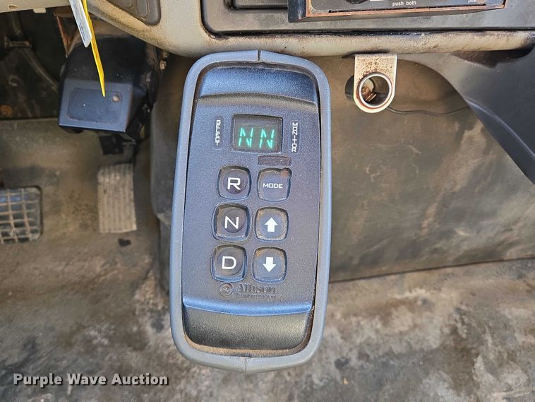 image for item EN8431 2009 International 7500 dump truck