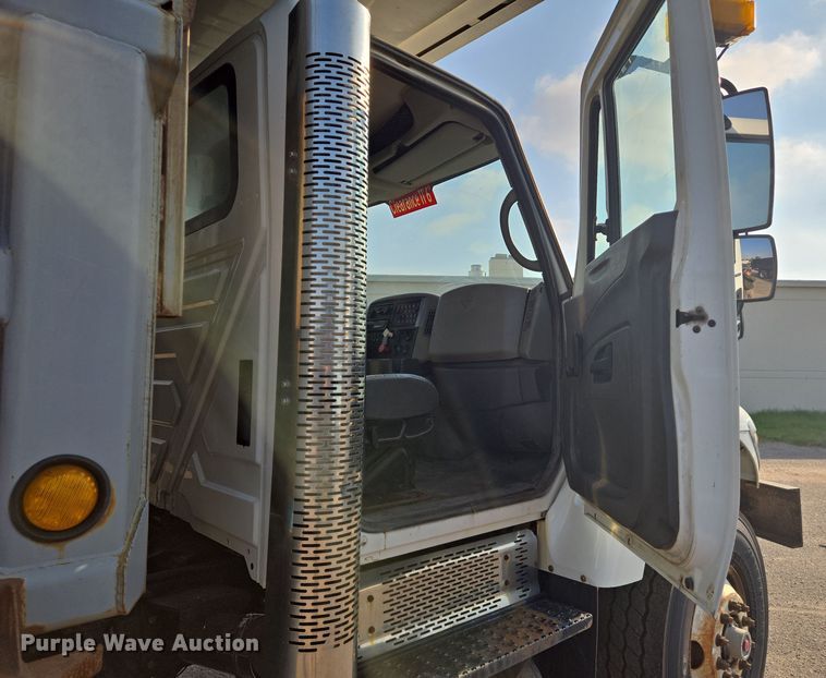 image for item EN8431 2009 International 7500 dump truck