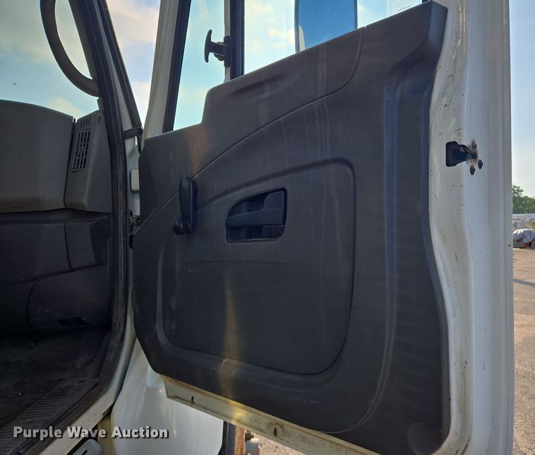 image for item EN8431 2009 International 7500 dump truck